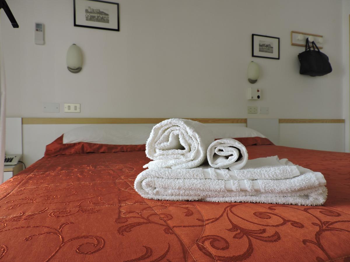 Albergo Sabrina Ρίμινι Εξωτερικό φωτογραφία