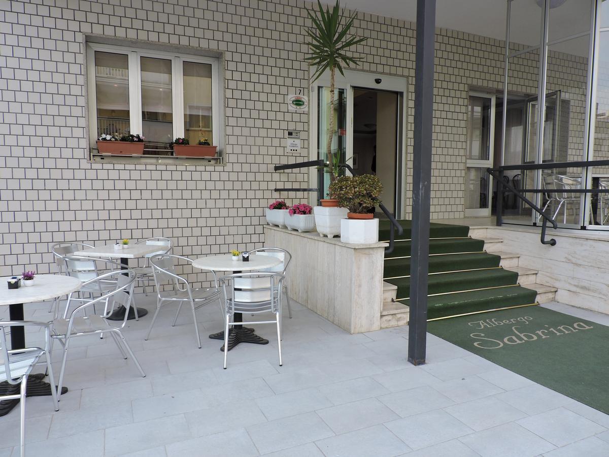 Albergo Sabrina Ρίμινι Εξωτερικό φωτογραφία