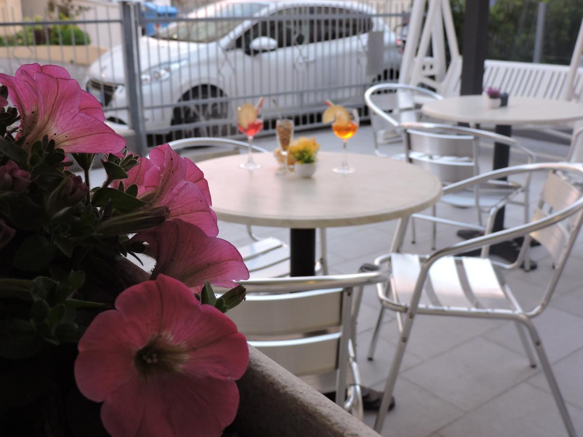 Albergo Sabrina Ρίμινι Εξωτερικό φωτογραφία