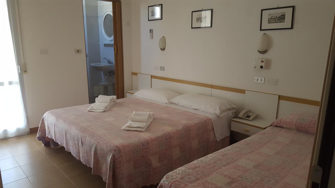 Albergo Sabrina Ρίμινι Εξωτερικό φωτογραφία