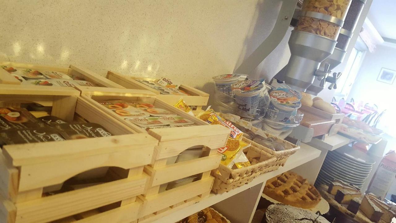 Albergo Sabrina Ρίμινι Εξωτερικό φωτογραφία